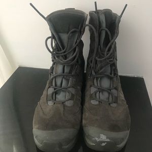Size 10.5 Men’s Salomon Forces Boots
